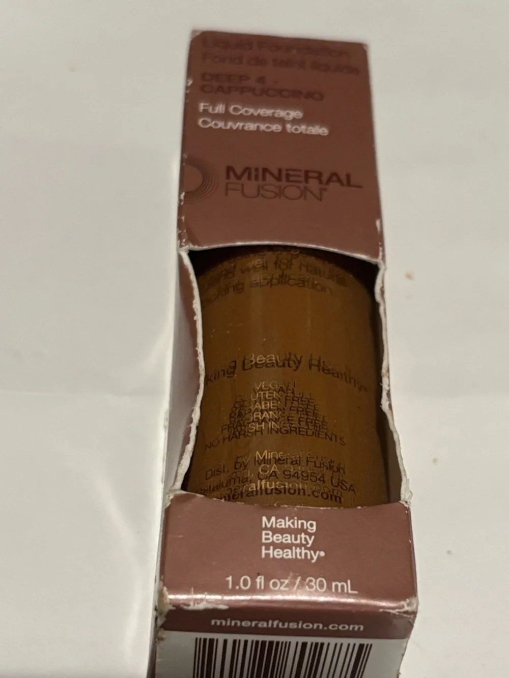 Mineral Fusion Liquid Foundation in Deep 4 Cappuccino Brown 30 ml